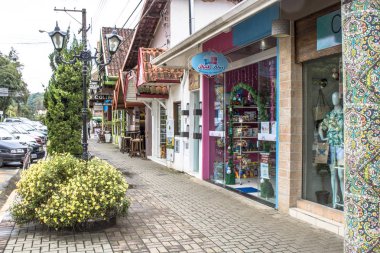 Santo Antonio do Pinhal, Sp, Brezilya, 12.Aralık.2016. Santo Antonio merkezinde Alışveriş sokak Pinhal yapmak, Serra da Matiqueira, Sp turizm kenti