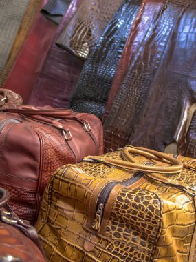 Sao Paulo, Brezilya'daki bir mağazada seyahat çantaları ve deri ürünleri