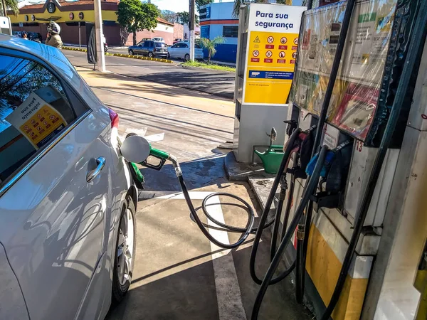 マリリア サンパウロ ブラジル 2019年7月5日 車はマリリア市のシェルガソリンスタンドでエタノール燃料を燃料としています だから パウロ州 — ストック写真