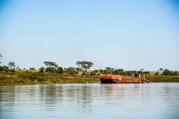 Guaraci São Paulo Brasil Abril 2015 Barco Extrai Areia Borda — Fotografia de Stock