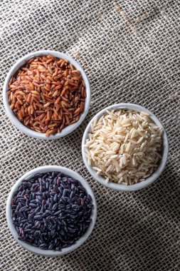 Siyah Venüs pirinç yığını Brezilya 'da beyaz arka planda izole