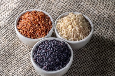 Siyah Venüs pirinç yığını Brezilya 'da beyaz arka planda izole