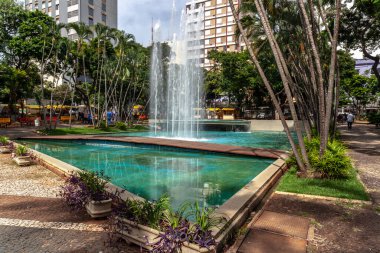 Sao Jose do Rio Preto, Sao Paulo, Brezilya, 10 Mayıs 2015. Caladao Meydanı olarak bilinen Rui Barbosa Meydanı 'ndaki çeşme, Sao Jose do Rio Preto, Sao Paulo eyaleti şehir merkezinde.