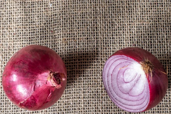 Rote Zwiebeln Auf Jute Hintergrund Brasilien — Stockfoto