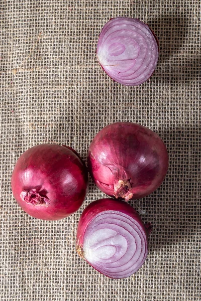 Röd Lök Jute Bakgrund Brasilien — Stockfoto