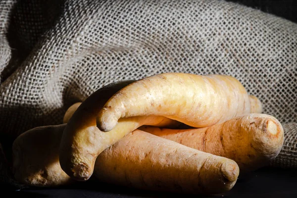 Potato Baroa Atau Mandioquinha Arracacia Xanthorrhiza Pada Backgeound Jute Difoto — Stok Foto