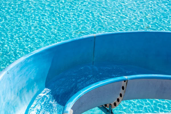 Ovanifrån Detalj Blå Färg Vattenrutschbana Till Landning Uppfriskande Pool Vattenparken — Stockfoto