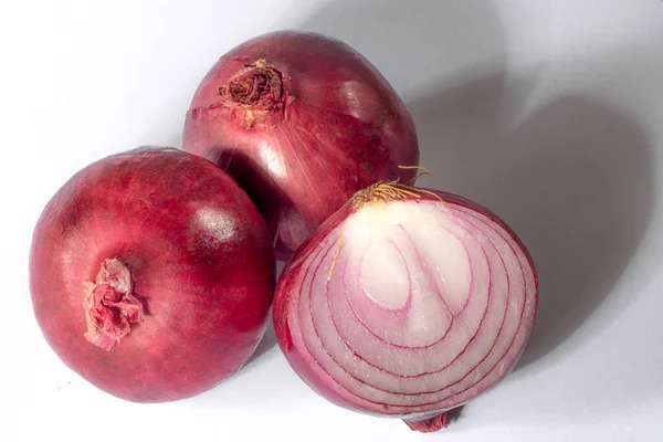 Oignons Rouges Sur Fond Blanc Brésil — Photo