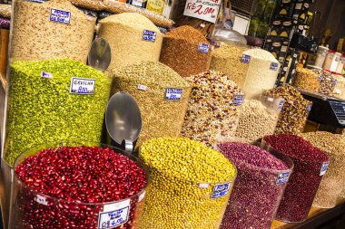 Sao Paulo, SP, Brezilya, 21 Temmuz 2012. Brezilya 'nın Sao Paulo kentindeki belediye pazarında çeşitli tahıl ve baklagiller sergileniyor.