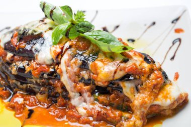 lezzetli vejetaryen yumurta bitki lazanya yakın çekim