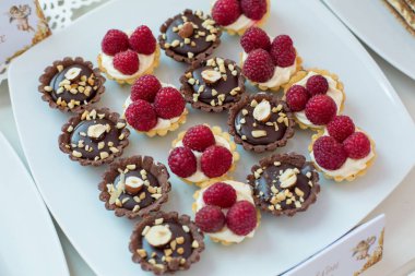 Tartlets meyve ve fındık ile yakın çekim