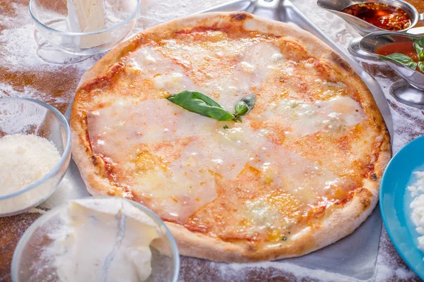 Close Delicioso Italiano Quatro Pizza Queijo — Fotografia de Stock
