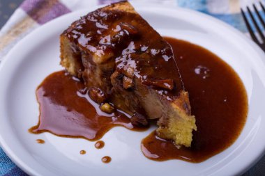 Tarçın karamel soslu elmalı turta Slice yakın çekim