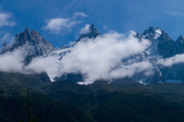 Landschaft der Alpen in Frankreich im Sommer — Stockfoto