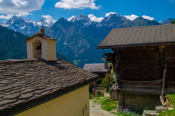 Commeire w Orsières, valais, Szwajcaria — Zdjęcie stockowe