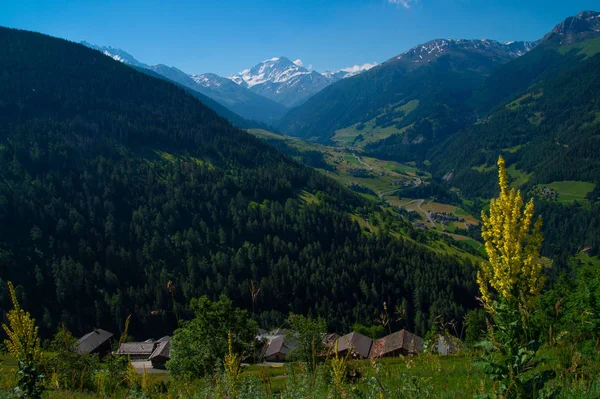 Commeire i Orsières, valais, Schweiz — Stockfoto