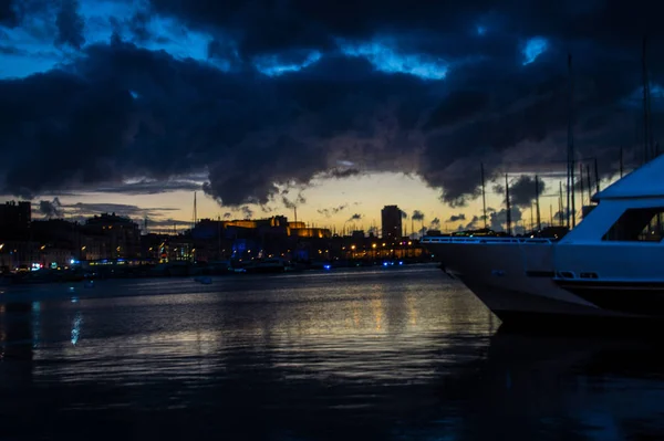 Middellandse Zee in de monding van de Rhône Marseille — Stockfoto