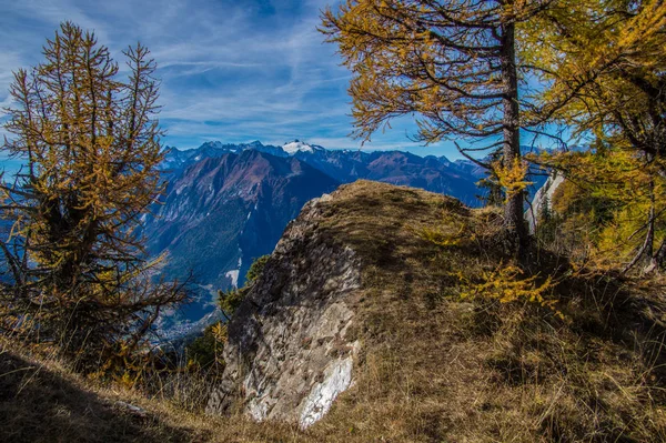 Φθινοπωρινό τοπίο στις ελβετικές Άλπεις — Φωτογραφία Αρχείου