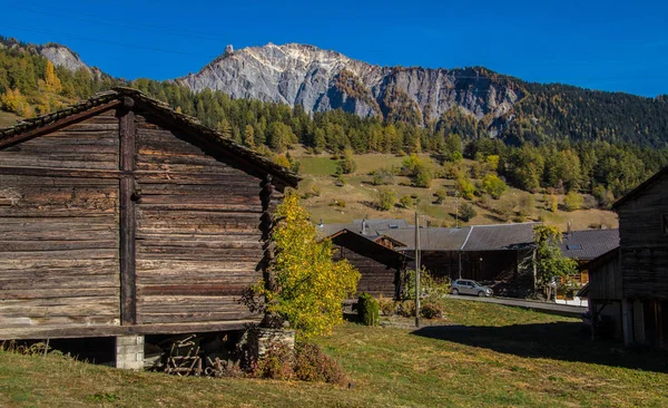 Outono paisagem nos Alpes Suíços — Fotografia de Stock
