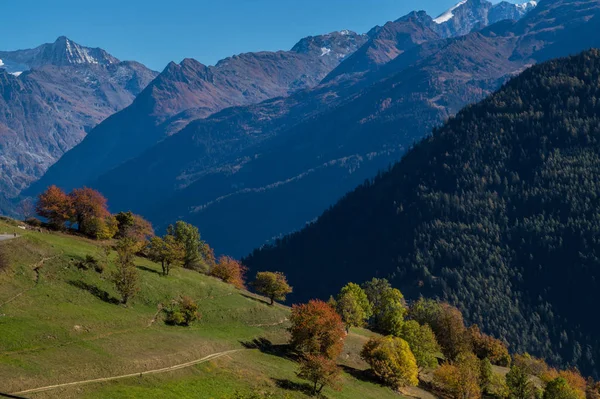 スイスアルプスの秋の風景 — ストック写真