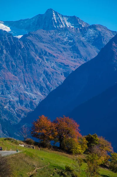 Autumn landscape in the Swiss Alps — Stock Photo, Image