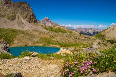 Göl sainte anne qeyras hautes Alpes Fransa