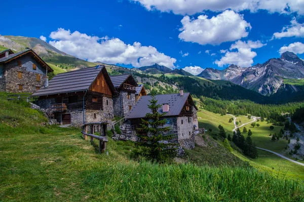 Villard ceillac em qeyras em hautes alpes em frança — Fotografia de Stock