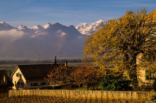 Yvorne, vaud, suíço — Fotografia de Stock