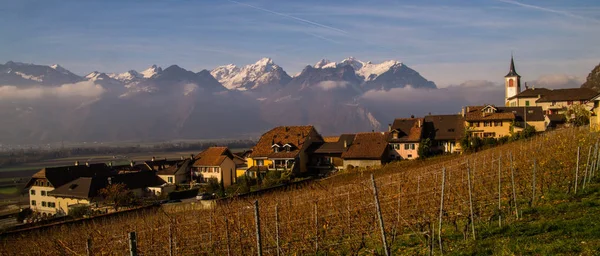 Yvorne, vaud, suíço — Fotografia de Stock