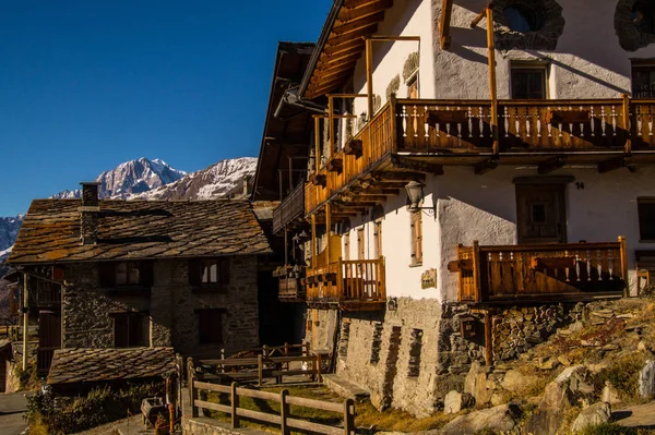 La salle, chalancin, val aoste, itália — Fotografia de Stock