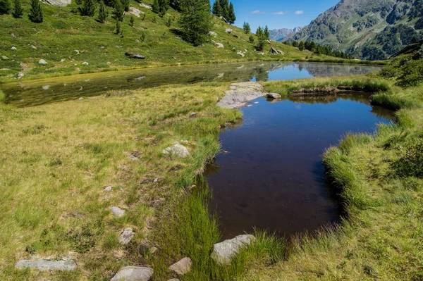Jezero thuilette, la thuile, val d'Aosta, Itálie — Stock fotografie