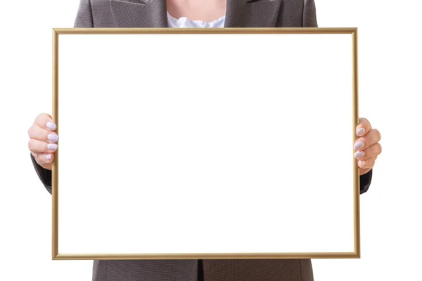 拿着金色画框的空白海报的女人 拿着画框的样子被白色背景隔离 — 图库照片