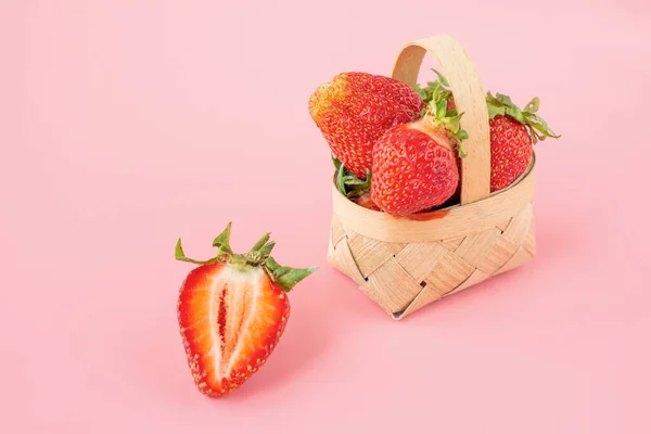 Strawberry Fresh Organic Strawberries Small Basket Pink Background Fresh Red — Stock Photo, Image