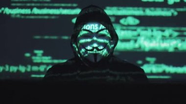 maske olarak anonim kullanıcı verileri ağ üzerinde çalıyor. hacker kod çalıştıran arka planı