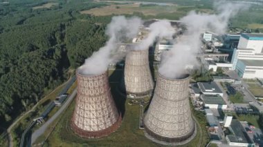 havadan görünümü çalışma güç istasyonu. Soğutma Kulesi nükleer santral. yanan Kömür Santrali