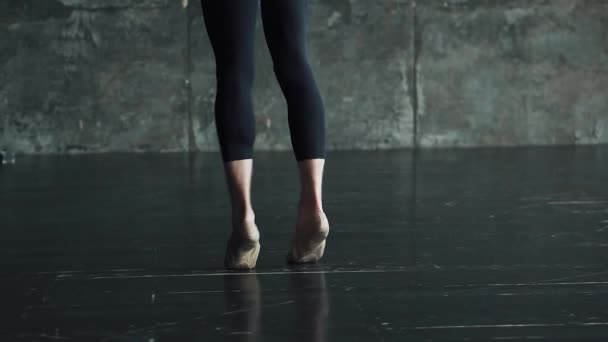 Ballet dancers feet close-up. slow motion — Stock Video