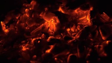 çok fazla. ızgara kömür.