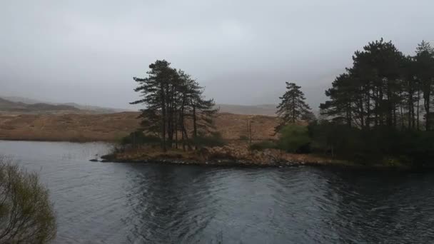 Romantic lake in Ireland - aerial flight footage — Stock Video