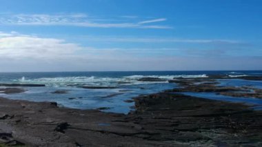 Kilkee Beach adlı İrlandalı west coast üzerinde şaşırtıcı uçuş