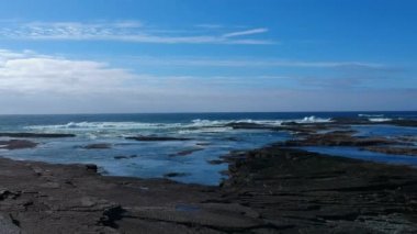 Güzel Kilkee plaj yukarıda - hava drone uçuş