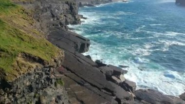 Kilkee Cliffs - havadan görüntüleri üzerinde nefes kesen uçuş