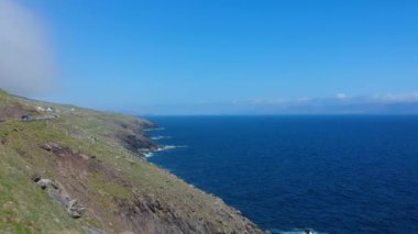 Dingle Yarımadası İrlanda'nın Atlantik sahil şeridi üzerinde uçuş