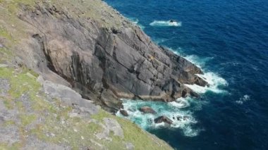 Dingle Yarımadası İrlanda'nın Atlantik sahil şeridi üzerinde uçuş