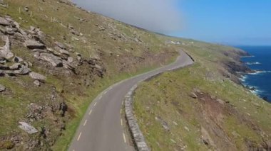 Sarma cadde Dingle Yarımadası İrlanda - hava atış sahil şeridi boyunca şaşırtıcı