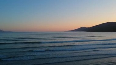 Derecik Pensinsula - hava uçuş görüntüleri kumsalda inç üzerinde güzel gün batımı