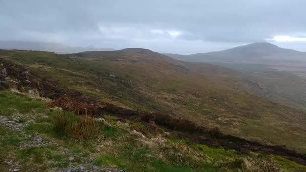 Vol au-dessus de la côte ouest irlandaise - Océan Atlantique vue aérienne — Video