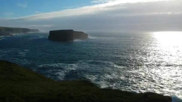Kilkee Cliffs - havadan görüntüleri üzerinde nefes kesen uçuş — Stok video