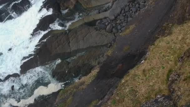 Kilkee Cliffs - havadan görüntüleri üzerinde nefes kesen uçuş — Stok video
