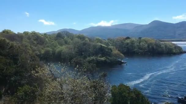 Incroyable séquence de vol aérien du parc national de Killarney en Irlande 