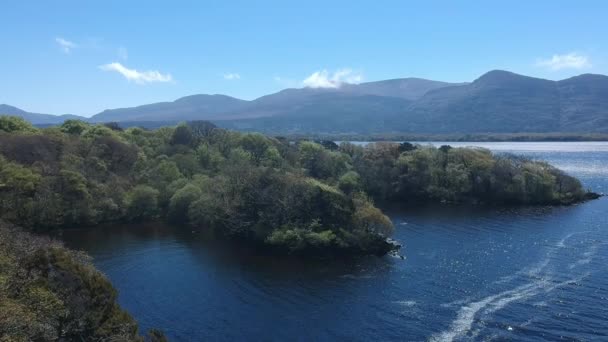 Magnifique lac au parc national de Killarney Irlande - vue aérienne 